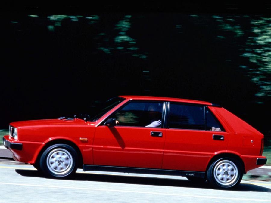  Lancia Delta HF Turbo 1983 года  (фото 2 из 7)